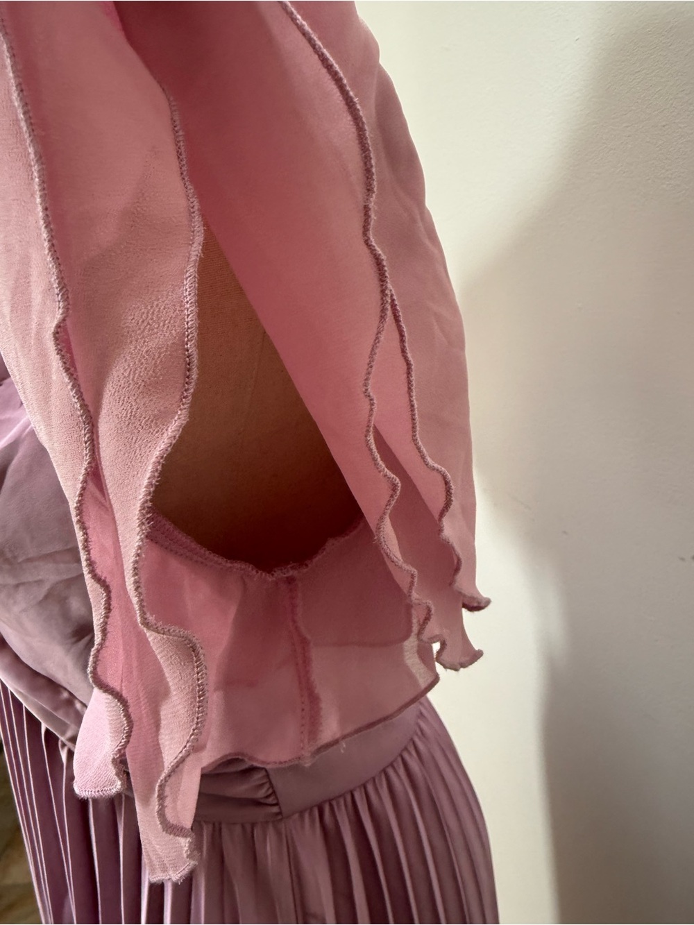 NWOT Dusty Rose Pleated Flutter Sleeve Midi Dress - Picture 11 of 15